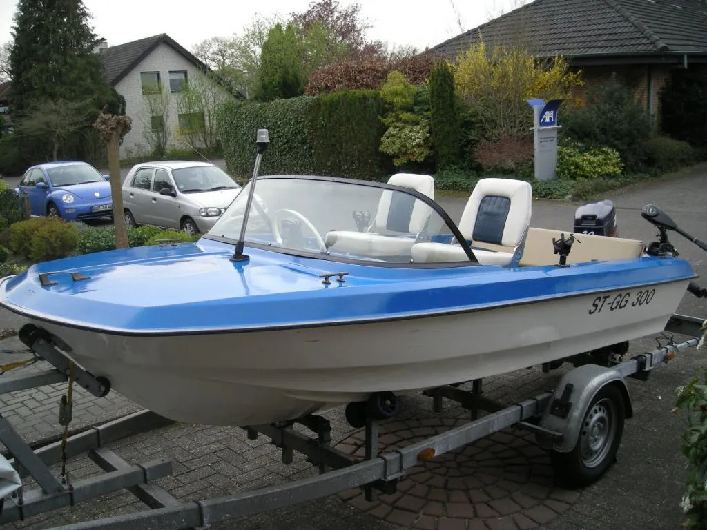 Angelboot, Motorboot, Freizeitboot mit Trailer, Außenborder und viel Zubehör