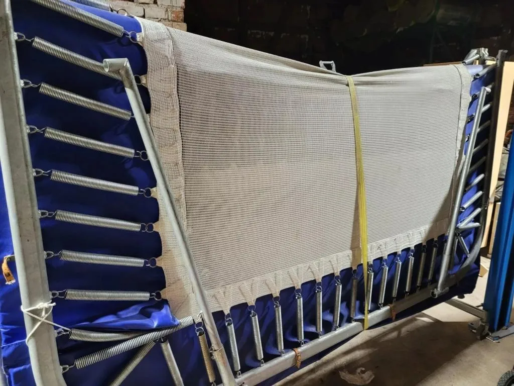 Indoor Trampolin Von Benz Mit Transportwagen Ca 2, 7m auf 4, 8m