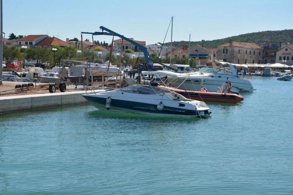 Bayliner 2052 Capri Cuddy mit Trailer 3, 0 Mercruiser